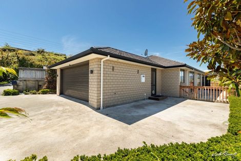 Photo of property in 43 Percy Kinsman Crescent, Riverstone Terraces, Upper Hutt, 5018