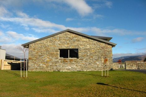 Photo of property in 9 Bridesdale Drive, Lake Hayes, Queenstown, 9304