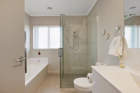 Photo of property in 16 Bridgewater Way, Pyes Pa, Tauranga, 3112