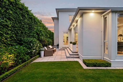 Photo of property in 2/24 Thornycroft Street, Fendalton, Christchurch, 8052