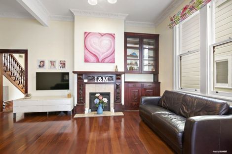 Photo of property in 37 Grant Road, Thorndon, Wellington, 6011
