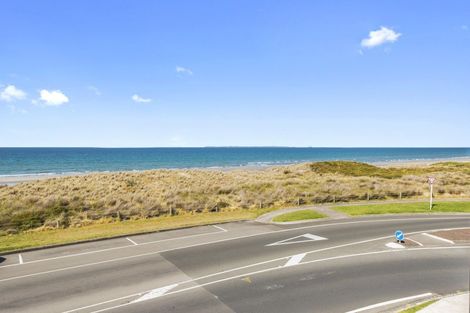 Photo of property in 211 Marine Parade, Mount Maunganui, 3116