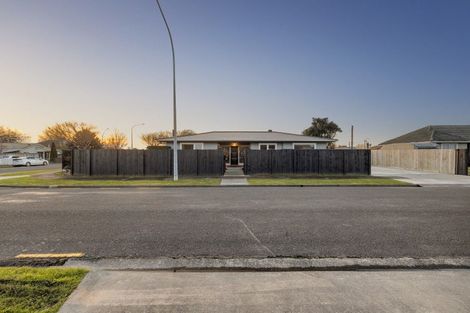 Photo of property in 1 Battersea Place, Roslyn, Palmerston North, 4414