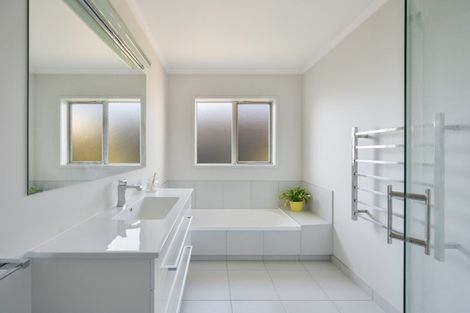 Photo of property in 66 Orotu Drive, Poraiti, Napier, 4112