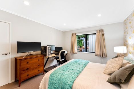 Photo of property in 32 Mount Marua Drive, Timberlea, Upper Hutt, 5018