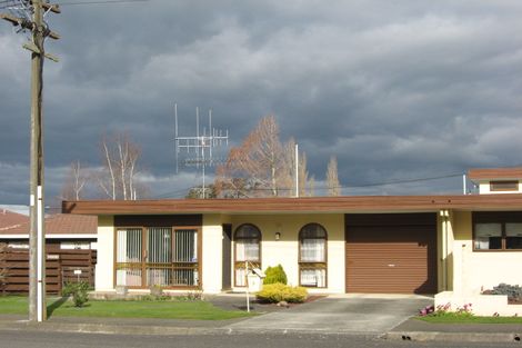 Photo of property in 5 Waverley Street, Waipawa, 4210