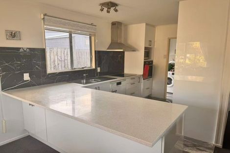 Photo of property in 5 Tesla Place, Totara Vale, Auckland, 0629
