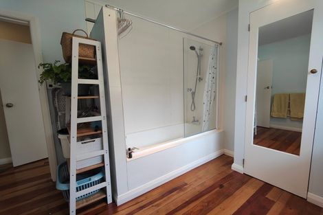 Photo of property in 22 Huntingdon Street, Northland, Wellington, 6012