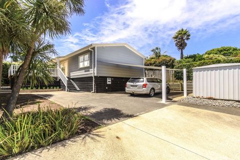 Photo of property in 17a Highland Avenue, Titirangi, Auckland, 0604