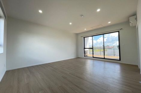 Photo of property in 4/13 Blockhouse Bay Road, Avondale, Auckland, 1026