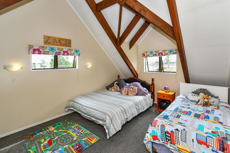 Photo of property in 14 Hadley Wood Drive, Wattle Downs, Auckland, 2103