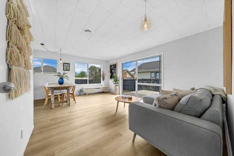 Photo of property in 2/37 Blacklock Avenue, Henderson, Auckland, 0612