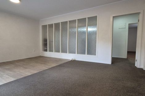 Photo of property in 1 Lauderdale Road, Birkdale, Auckland, 0626