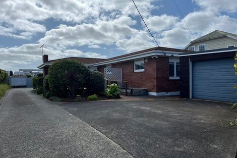 Photo of property in 1/5 Stratford Avenue, Milford, Auckland, 0620