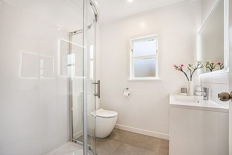 Photo of property in 10 West Lynn Road, Titirangi, Auckland, 0604