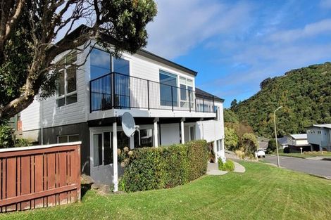 Photo of property in 10 Compass Way, Whitby, Porirua, 5024