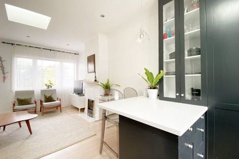 Photo of property in 4/64 Victoria Road, Devonport, Auckland, 0624