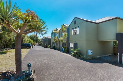 Photo of property in 9/44 Fields Parade, Oteha, Auckland, 0632