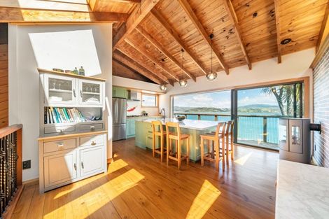 Photo of property in 99 Motuhara Road, Plimmerton, Porirua, 5026