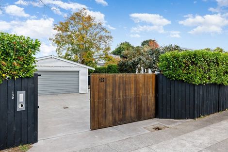 Photo of property in 132 Forest Lake Road, Forest Lake, Hamilton, 3200