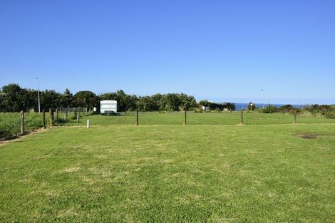 Photo of property in 4 Waihinahina Way, Mahia, 4198