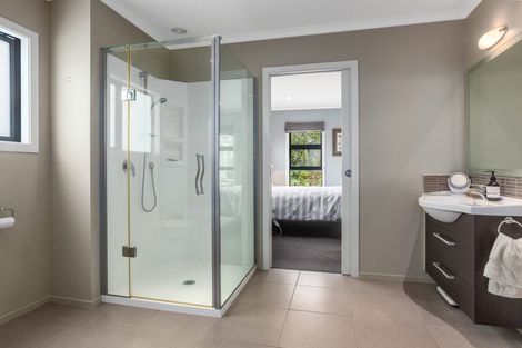 Photo of property in 9 Greenstone Place, Aotea, Porirua, 5024