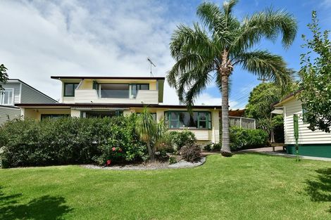 Photo of property in 45 Tindalls Bay Road, Tindalls Beach, Whangaparaoa, 0930