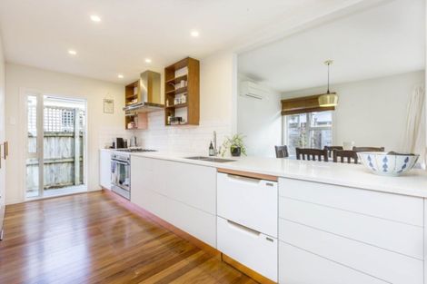 Photo of property in 64 Pinehaven Road, Pinehaven, Upper Hutt, 5019