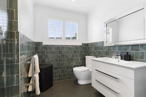 Photo of property in 16 Fenton Terrace, Cockle Bay, Auckland, 2014