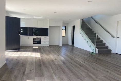 Photo of property in 27a Sunnyside Road, Sunnyvale, Auckland, 0612