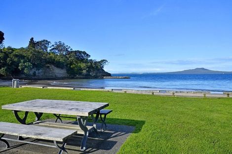 Photo of property in 2/18 Parr Terrace, Castor Bay, Auckland, 0620