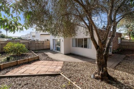 Photo of property in 1/16 Vinograd Drive, Te Atatu Peninsula, Auckland, 0610