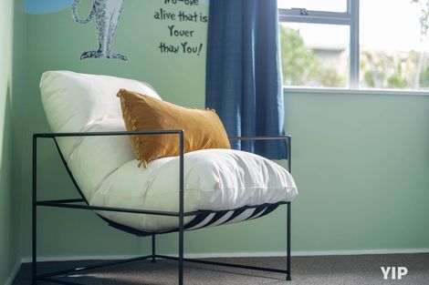 Photo of property in 21 Sunhaven Drive, Newlands, Wellington, 6037