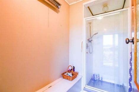Photo of property in 16 Swinbourne Street, Waverley, 4510