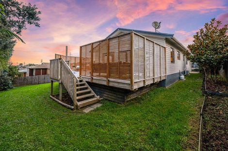 Photo of property in 25 Broadfield Street, Massey, Auckland, 0614