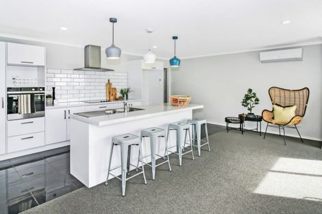 Photo of property in 2 Ongarui Close, Whalers Gate, New Plymouth, 4310