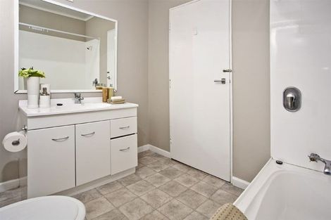 Photo of property in 1/41 Shakespeare Road, Milford, Auckland, 0620