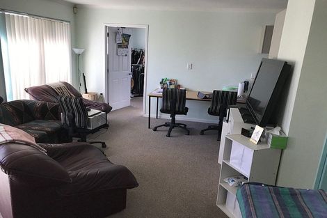 Photo of property in 2 Thomas Road, Mangere, Auckland, 2022