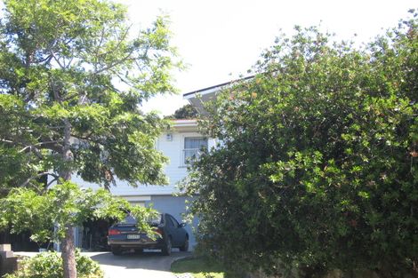 Photo of property in 23 Easton Park Parade, Glenfield, Auckland, 0629