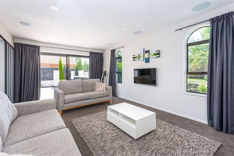 Photo of property in 9 Wakelin Place, Redwood, Christchurch, 8051