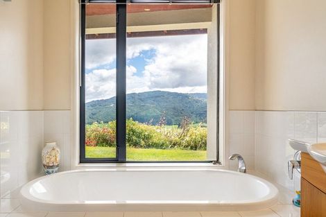 Photo of property in 58 Mt Marua Way, Timberlea, Upper Hutt, 5018