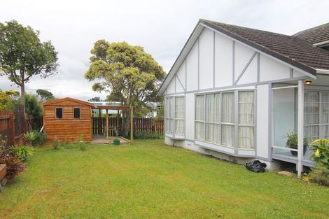 Photo of property in 2/10 Centorian Drive, Windsor Park, Auckland, 0632