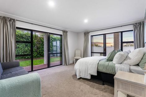 Photo of property in 2/33 Parr Terrace, Castor Bay, Auckland, 0620