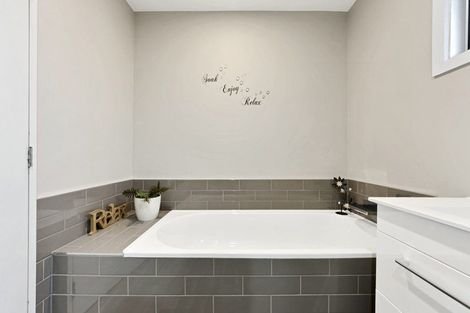 Photo of property in 2/122 Cavendish Road, Casebrook, Christchurch, 8051