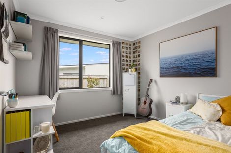 Photo of property in 25 Queen Charlotte Drive, Aotea, Porirua, 5024