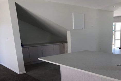 Photo of property in 2 Riroriro Close, Papakura, 2110