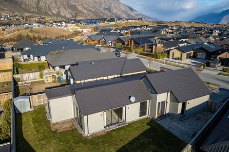 Photo of property in 10 Ward Street, Jacks Point, Queenstown, 9371