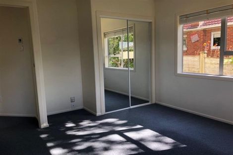 Photo of property in 25 Roberts Avenue, Bayswater, Auckland, 0622