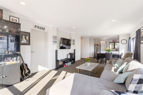 Photo of property in 68 Claverdon Drive, Massey, Auckland, 0614