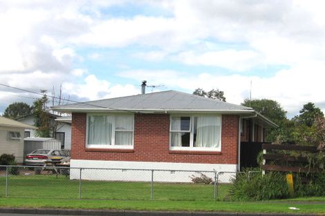Photo of property in 1 Clinton Avenue, Te Atatu Peninsula, Auckland, 0610